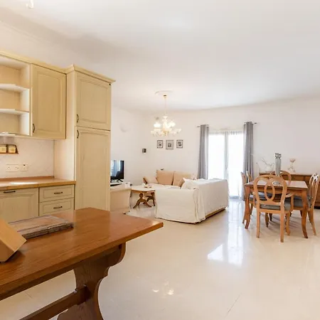 70/2- Spacious & Charming 3 Bedroom Apt In Apartman Sliema