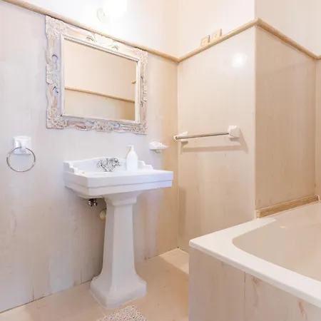 70/2- Spacious & Charming 3 Bedroom Apt In *