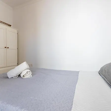 70/2- Spacious & Charming 3 Bedroom Apt In Слима