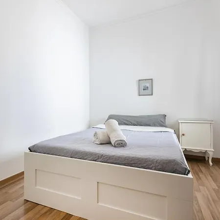 70/2- Spacious & Charming 3 Bedroom Apt In Apartment Sliema