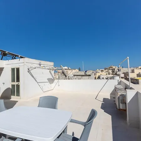 70/2- Spacious & Charming 3 Bedroom Apt In * Sliema