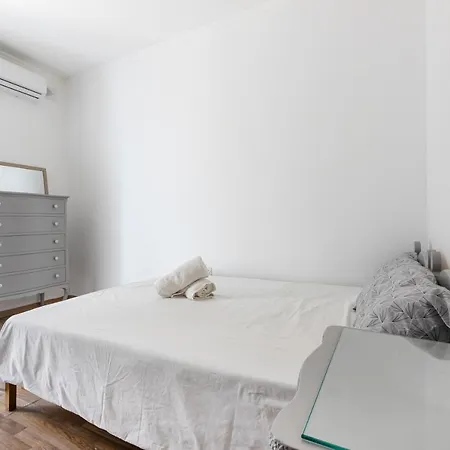70/2- Spacious & Charming 3 Bedroom Apt In Apartment