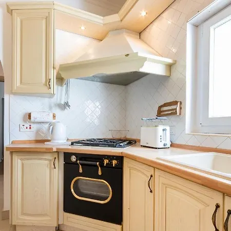 70/2- Spacious & Charming 3 Bedroom Apt In *