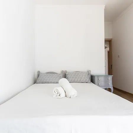 Apartamento 70/2- Spacious & Charming 3 Bedroom Apt In