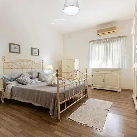 70/2- Spacious & Charming 3 Bedroom Apt In *