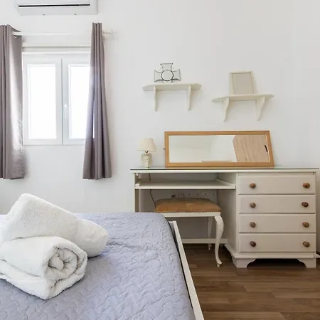 70/2- Spacious & Charming 3 Bedroom Apt In Apartment Sliema